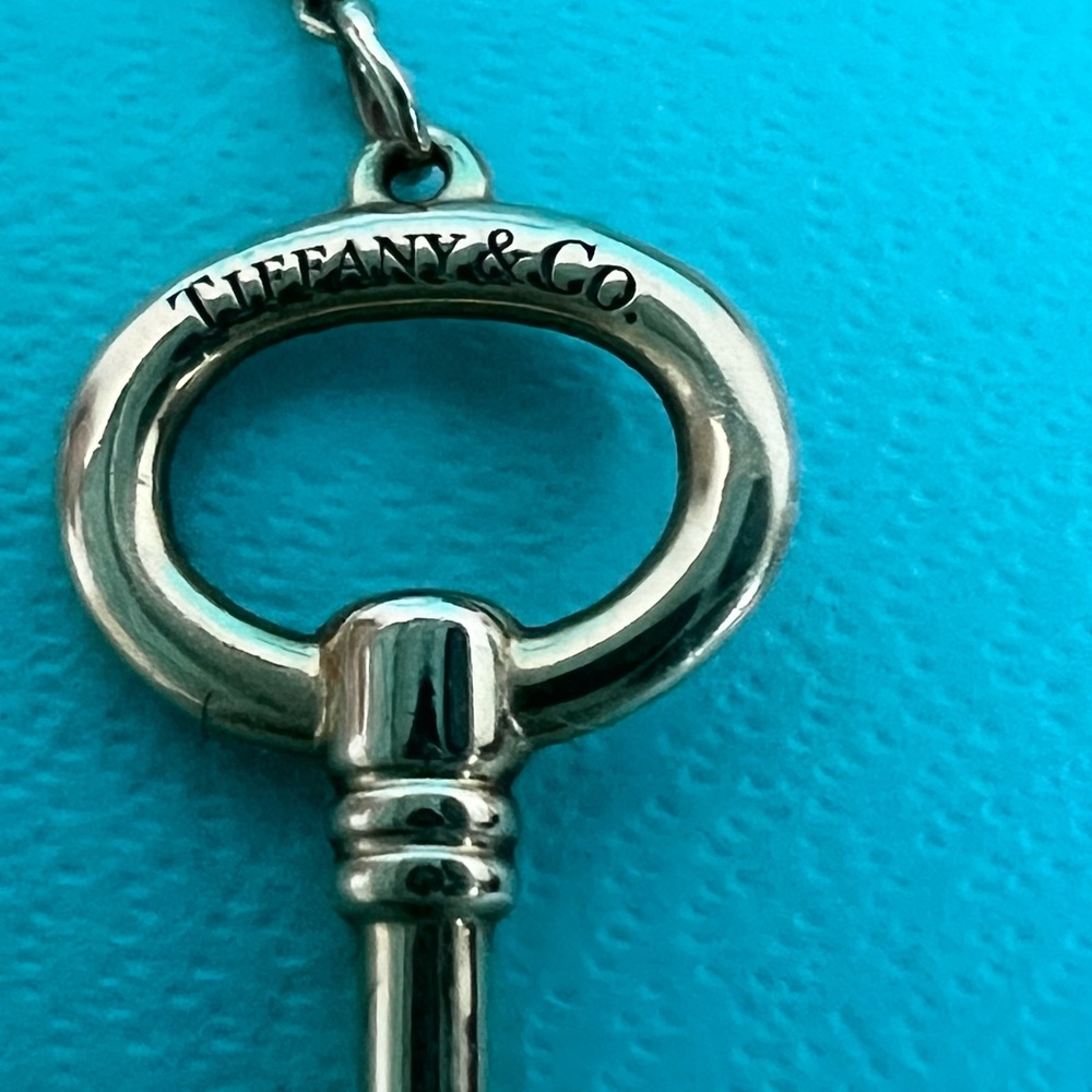 🔴Authentic VINTAGE TIFFANY & CO 18K GOLD Attached Key Pendent Chain Necklace 🔴 - Picture 7 of 12